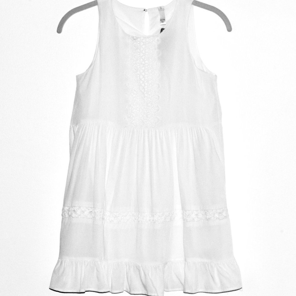 NEW Xhilaration Beautiful Ivory (almost white) Crochet Dress - Medium (7…